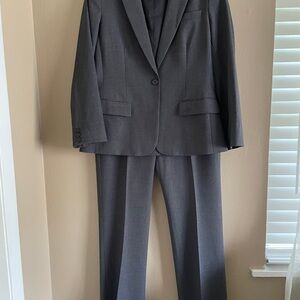 Theory size 10 grey 2-piece suit.